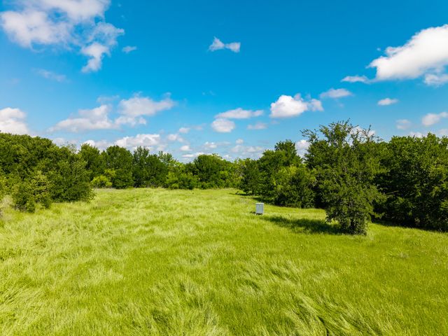 232 Hcr 2302, Abbott, TX 76621