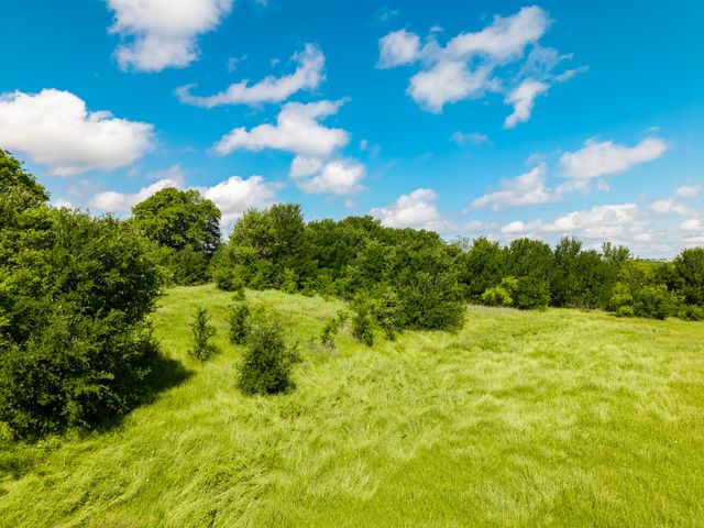 232 Hcr 2302, Abbott, TX 76621