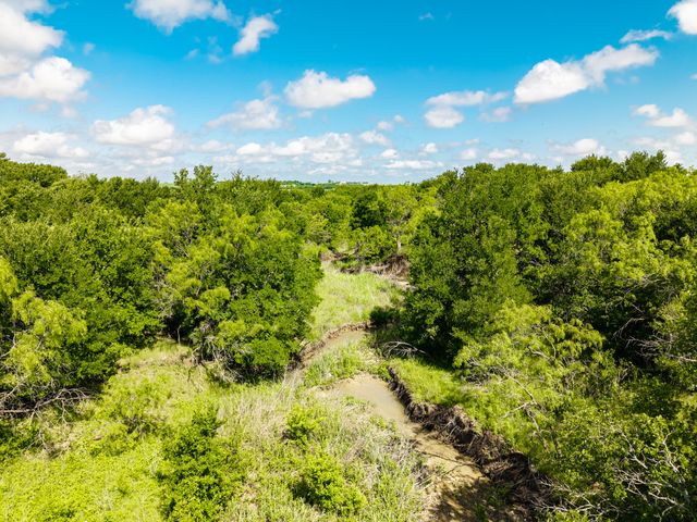 232 Hcr 2302, Abbott, TX 76621