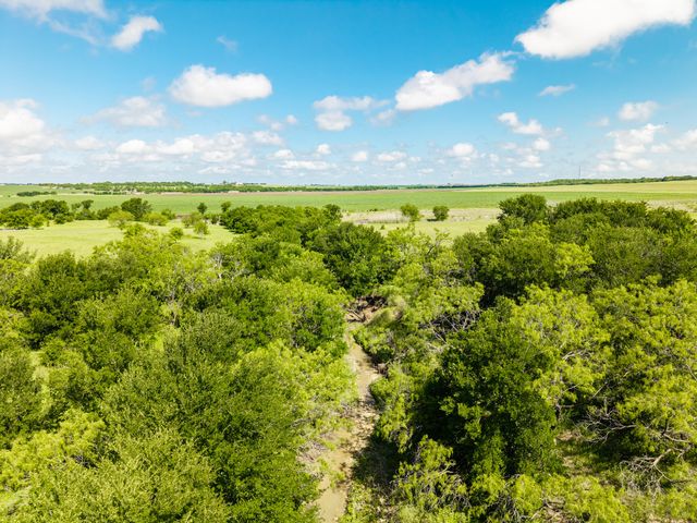 232 Hcr 2302, Abbott, TX 76621