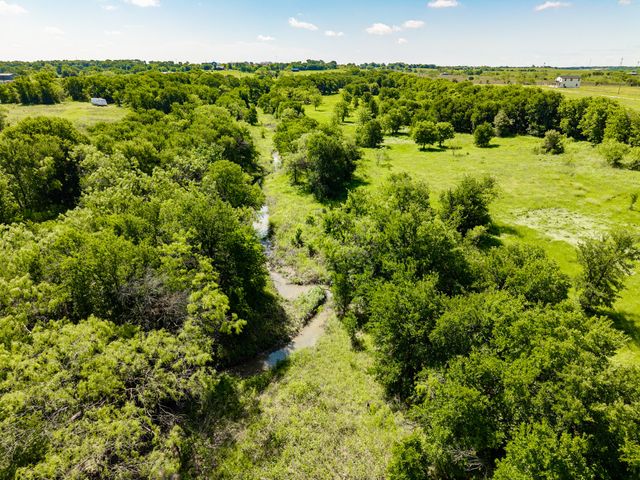 232 Hcr 2302, Abbott, TX 76621