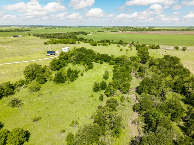 232 Hcr 2302, Abbott, TX 76621