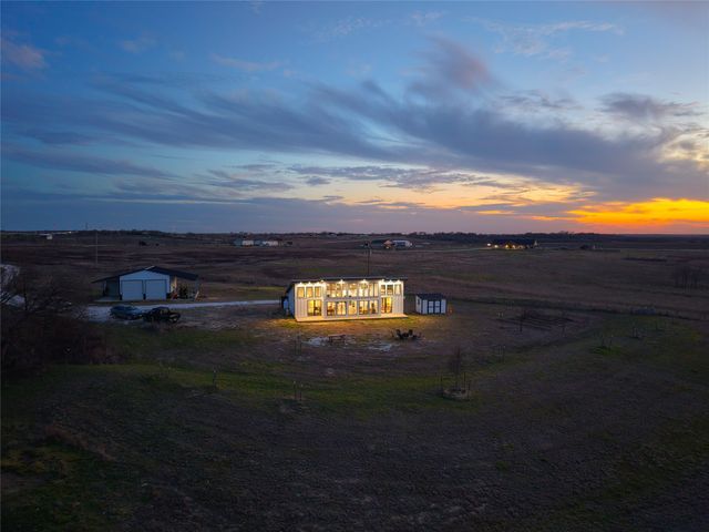 232 Hcr 2302, Abbott, TX 76621