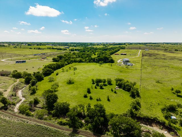 232 Hcr 2302, Abbott, TX 76621