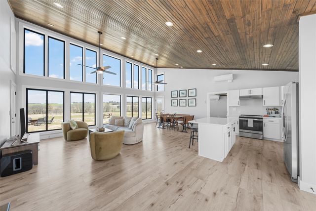 232 Hcr 2302, Abbott, TX 76621