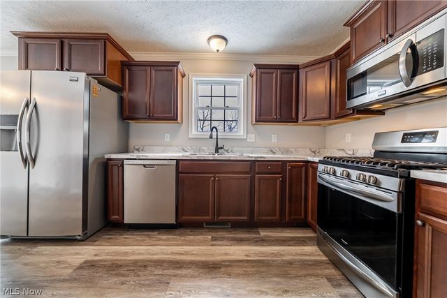 8708 Wakefield Run, North Ridgeville, OH 44039