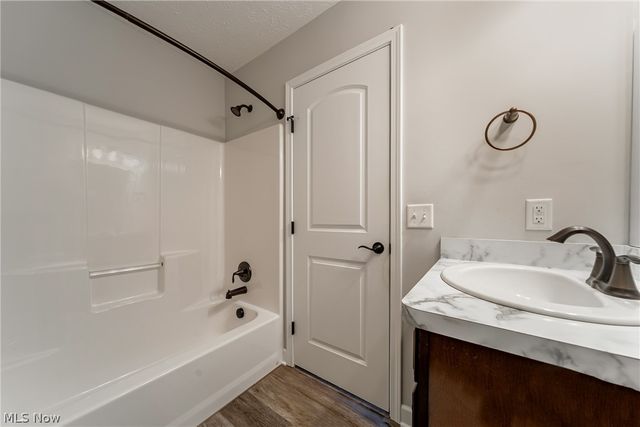 8708 Wakefield Run, North Ridgeville, OH 44039