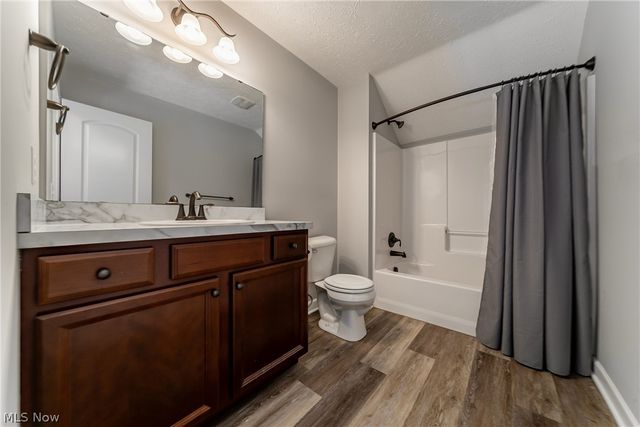 8708 Wakefield Run, North Ridgeville, OH 44039