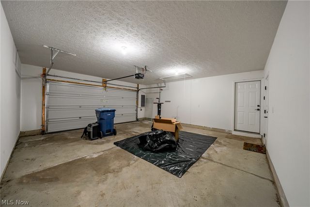 8708 Wakefield Run, North Ridgeville, OH 44039