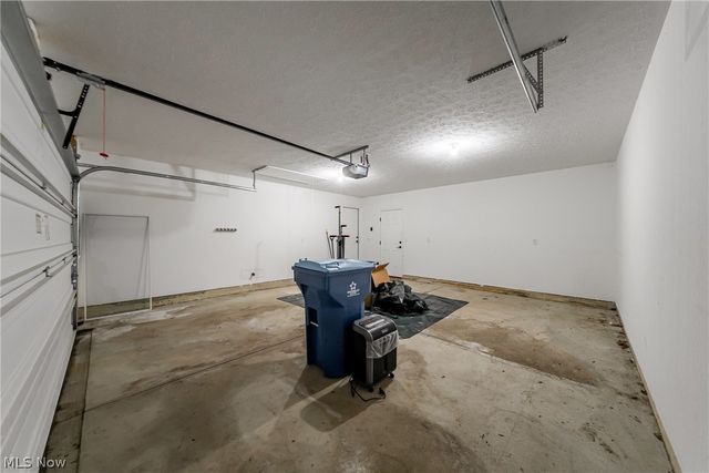 8708 Wakefield Run, North Ridgeville, OH 44039