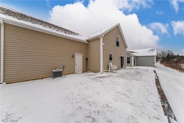 8708 Wakefield Run, North Ridgeville, OH 44039