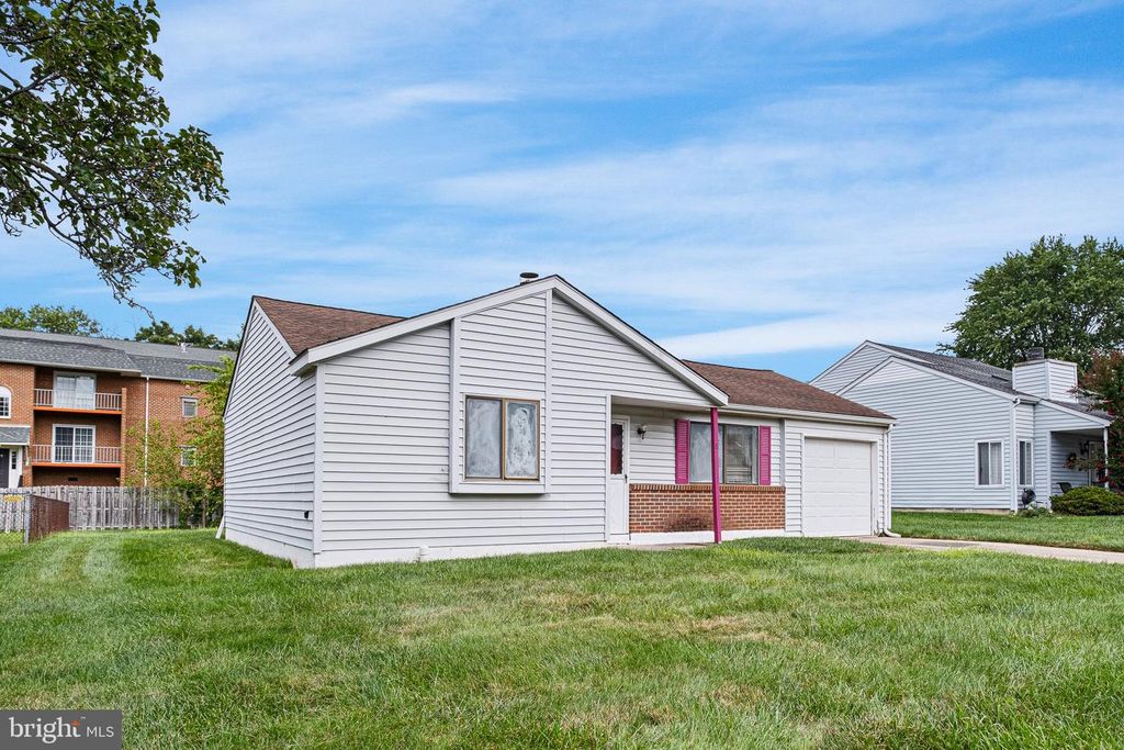 8 KAREN CT, New Castle, DE 19720