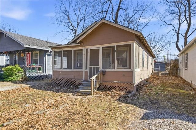 7607 Pennsylvania Avenue, Kansas City, MO 64114