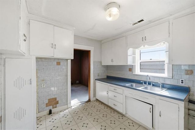 7607 Pennsylvania Avenue, Kansas City, MO 64114