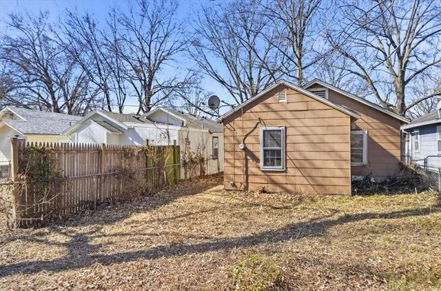 7607 Pennsylvania Avenue, Kansas City, MO 64114