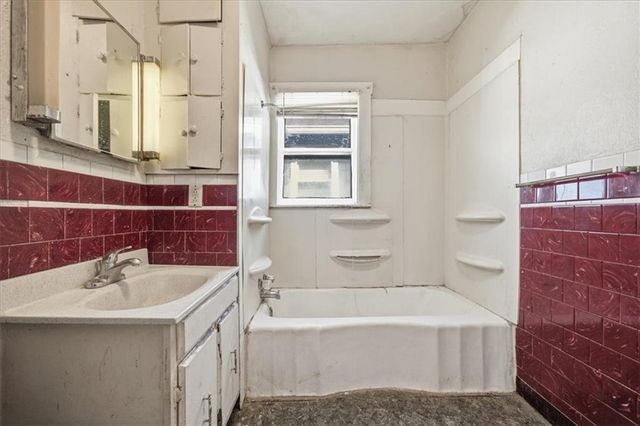 7607 Pennsylvania Avenue, Kansas City, MO 64114