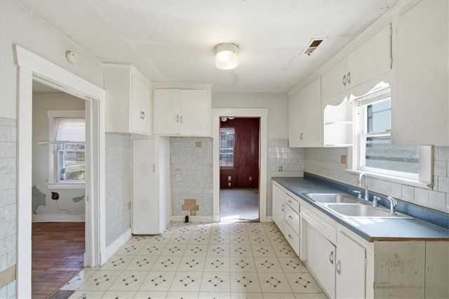 7607 Pennsylvania Avenue, Kansas City, MO 64114