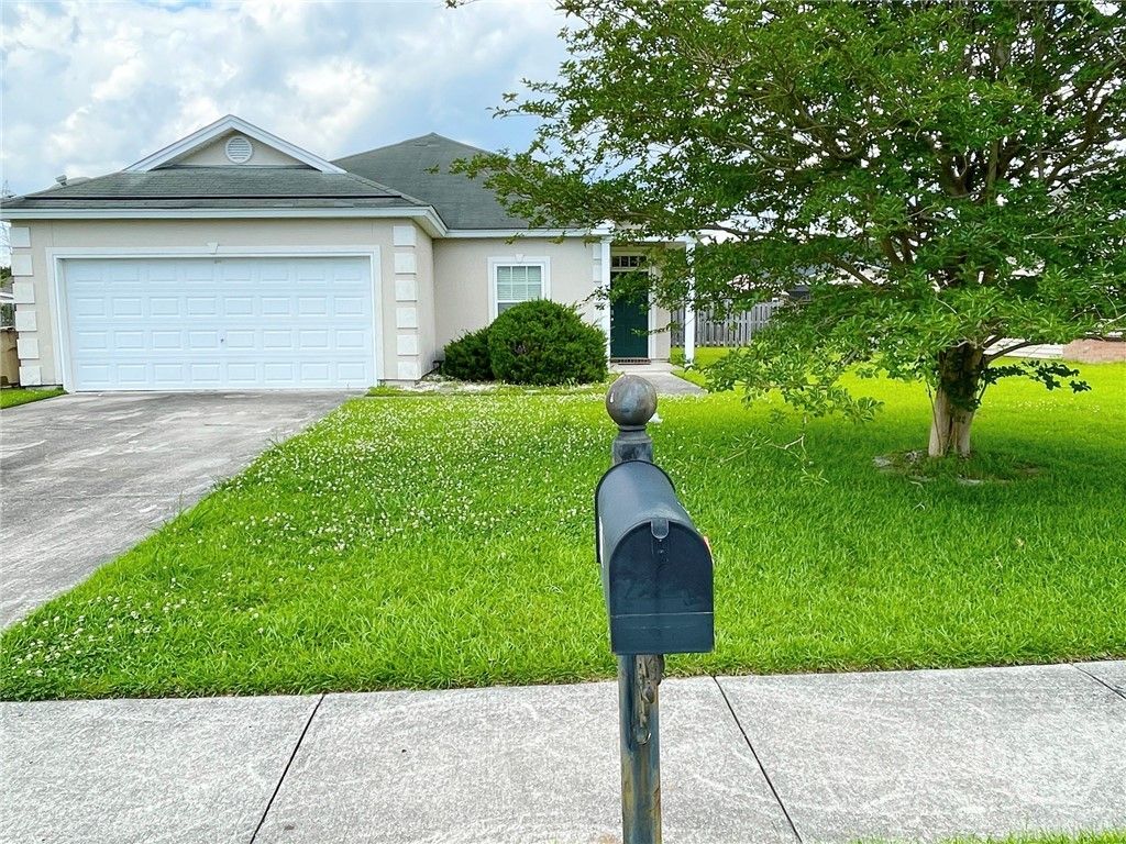 Image 2 of property listing at 50 Blue Oak Drive, Richmond Hill, GA 31324