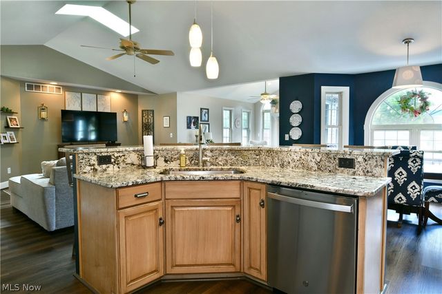 1458 Birch Run Drive NE, Warren, OH 44483