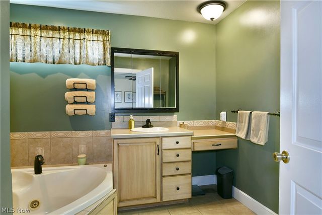 1458 Birch Run Drive NE, Warren, OH 44483