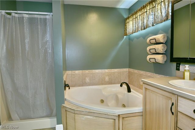 1458 Birch Run Drive NE, Warren, OH 44483