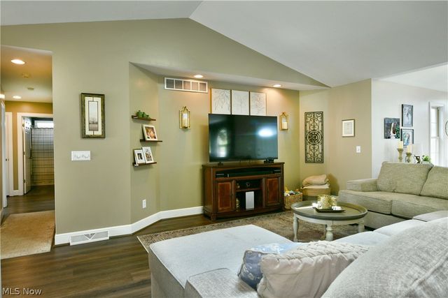 1458 Birch Run Drive NE, Warren, OH 44483