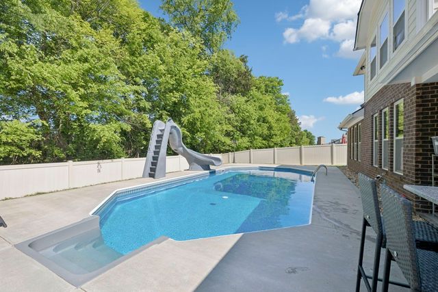 1413 Burrows Ave, Murfreesboro, TN 37129