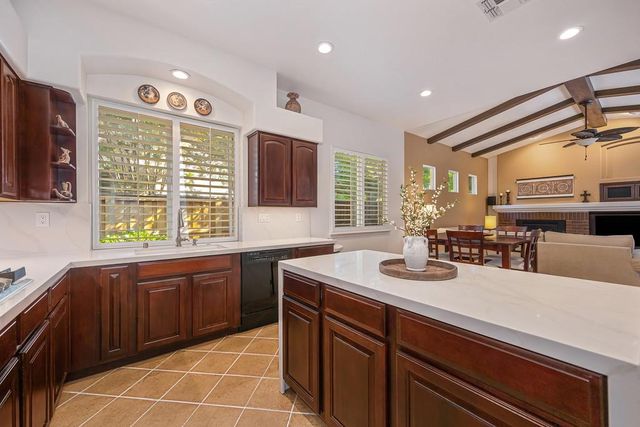 9421 Lakepoint Dr, Elk Grove, CA 95758