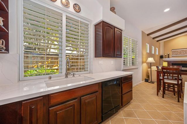 9421 Lakepoint Dr, Elk Grove, CA 95758