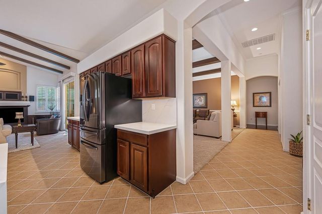 9421 Lakepoint Dr, Elk Grove, CA 95758