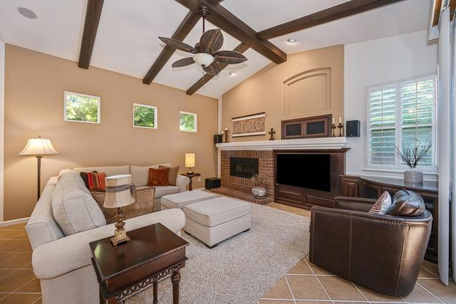 9421 Lakepoint Dr, Elk Grove, CA 95758