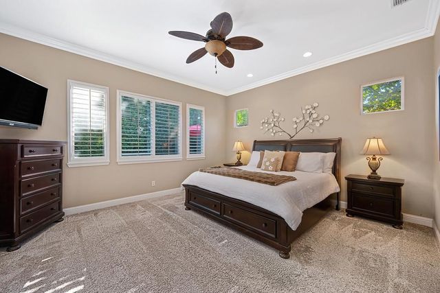 9421 Lakepoint Dr, Elk Grove, CA 95758