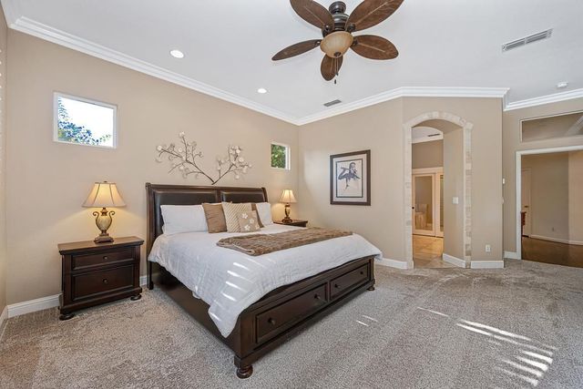 9421 Lakepoint Dr, Elk Grove, CA 95758