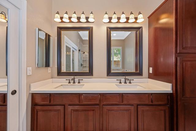 9421 Lakepoint Dr, Elk Grove, CA 95758