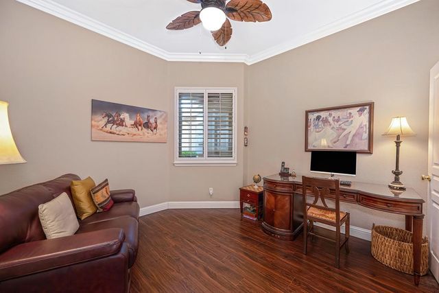 9421 Lakepoint Dr, Elk Grove, CA 95758