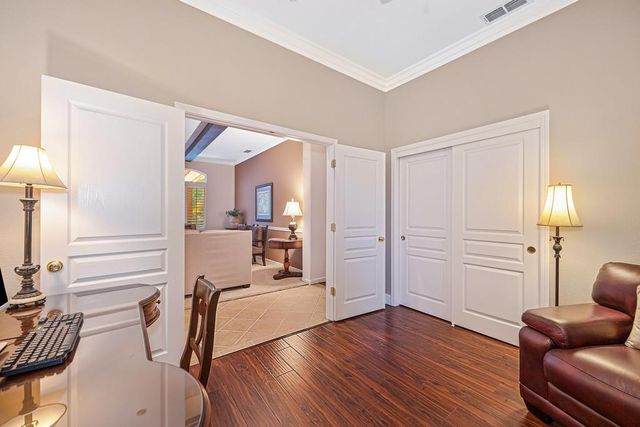 9421 Lakepoint Dr, Elk Grove, CA 95758