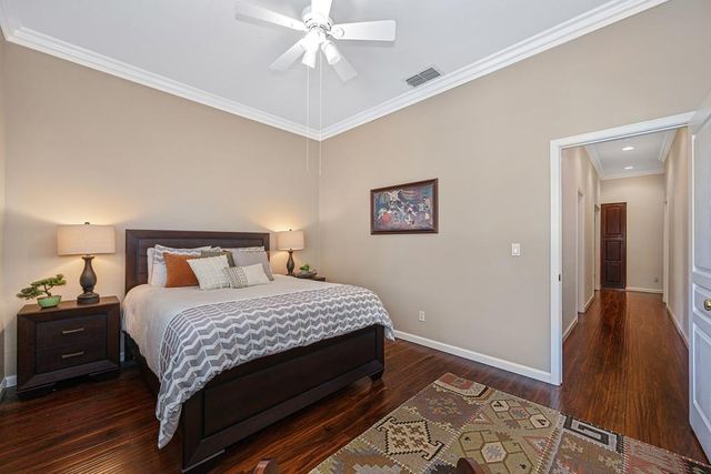 9421 Lakepoint Dr, Elk Grove, CA 95758