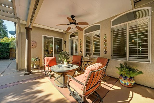 9421 Lakepoint Dr, Elk Grove, CA 95758