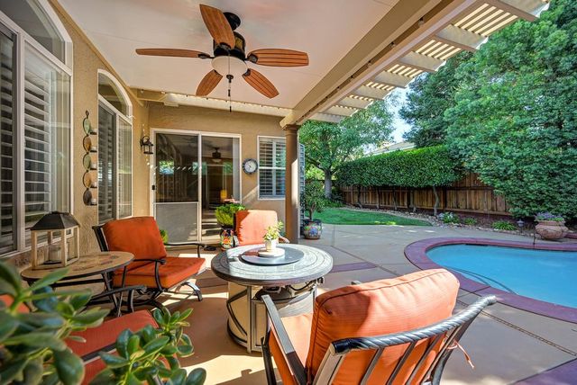 9421 Lakepoint Dr, Elk Grove, CA 95758