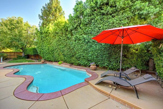 9421 Lakepoint Dr, Elk Grove, CA 95758