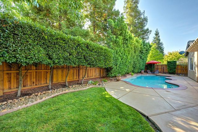 9421 Lakepoint Dr, Elk Grove, CA 95758