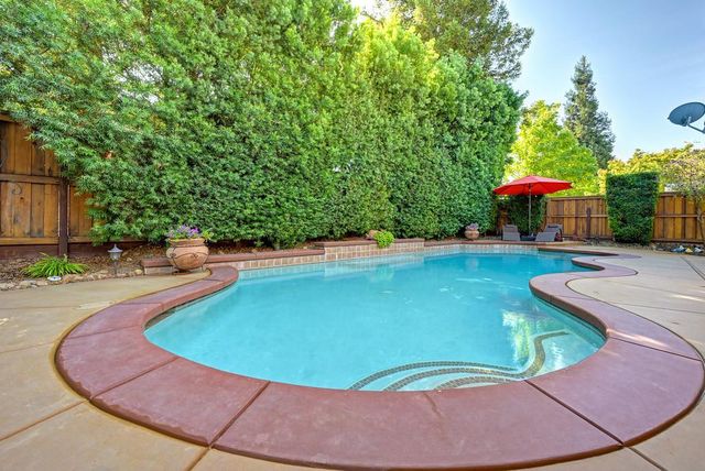9421 Lakepoint Dr, Elk Grove, CA 95758