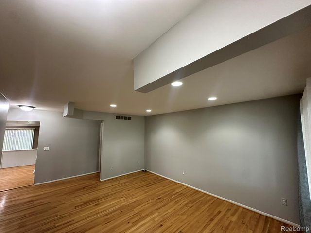 3217 Barton Drive, Sterling Heights, MI 48310