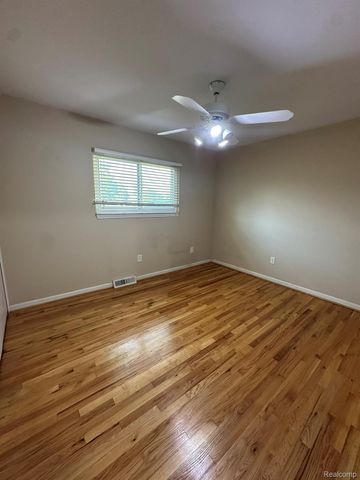 3217 Barton Drive, Sterling Heights, MI 48310