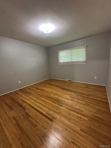 3217 Barton Drive, Sterling Heights, MI 48310