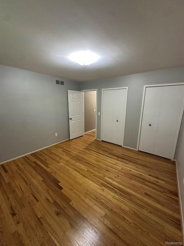 3217 Barton Drive, Sterling Heights, MI 48310