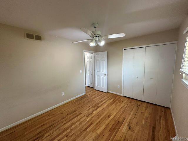 3217 Barton Drive, Sterling Heights, MI 48310