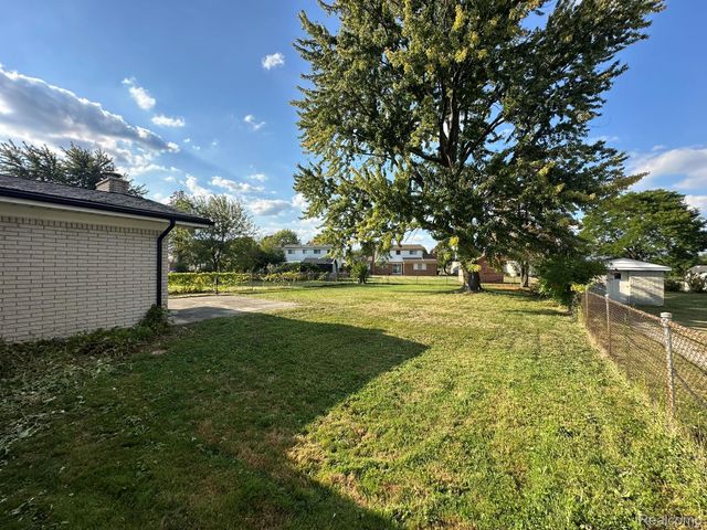 3217 Barton Drive, Sterling Heights, MI 48310