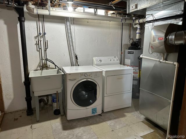 3217 Barton Drive, Sterling Heights, MI 48310