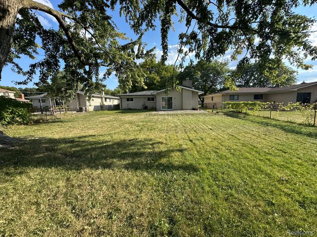 3217 Barton Drive, Sterling Heights, MI 48310